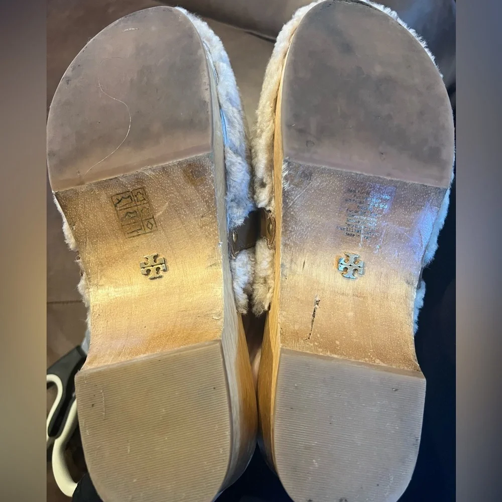 Tory Burch Women's Jessa Shearling Clogs, Buttermilk/Royal Tan size 10